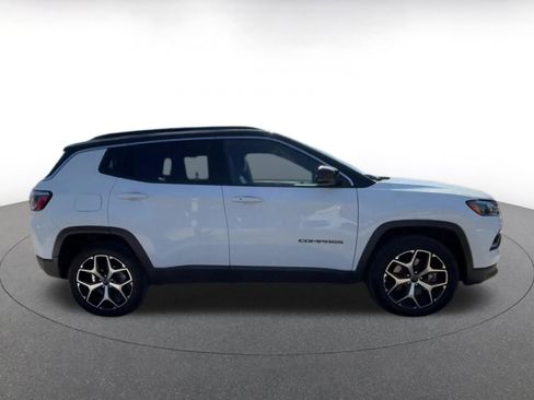 Used 2025 Jeep Compass Limited image 16
