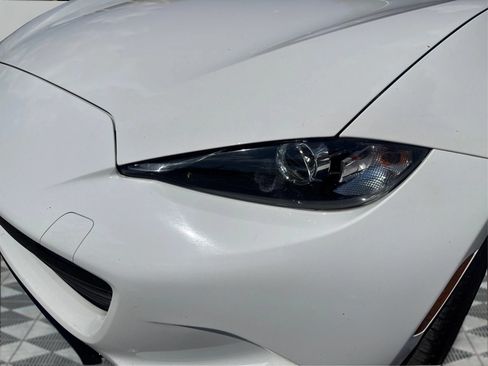 Used 2020 MAZDA MX-5 Miata RF Club RWD image 21
