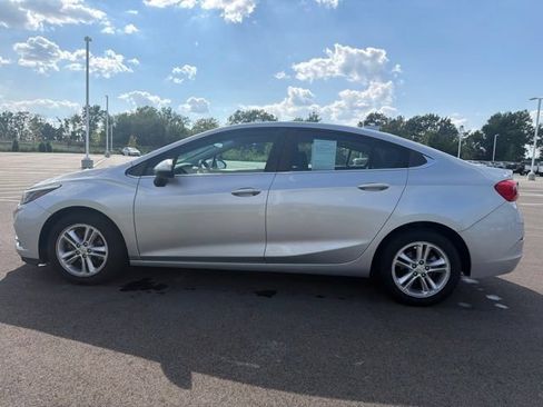Used 2017 Chevrolet Cruze LT FWD image 12