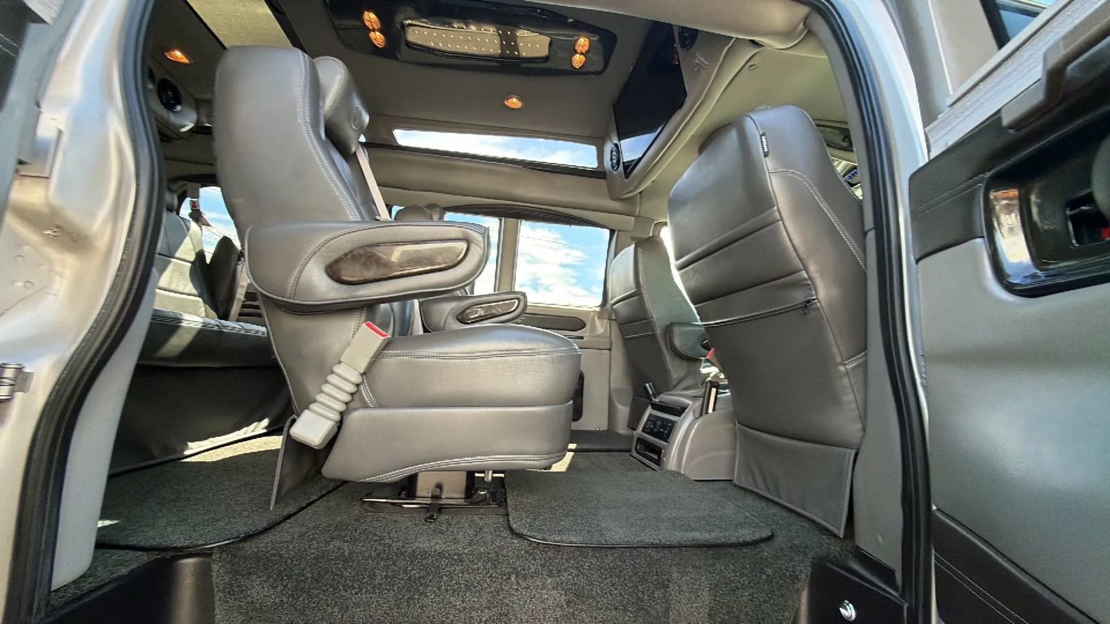 Used 2019 GMC Savana 2500 w/ Enhanced Convenience Package RWD image 61
