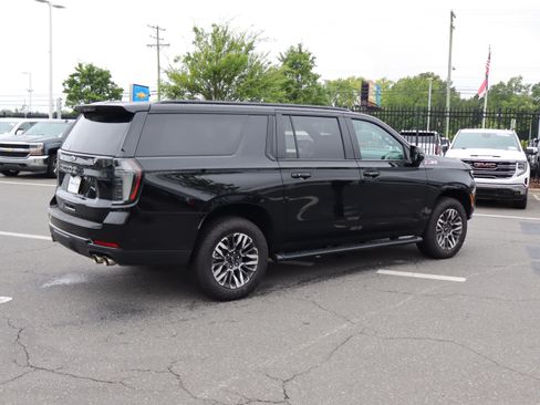 Used 2026 Chevrolet Suburban Z71 w/ Comfort Package AWD/4WD image 21