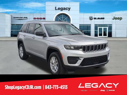 Used 2026 Jeep Grand Cherokee Laredo w/ Trailer Tow Package AWD/4WD image 1