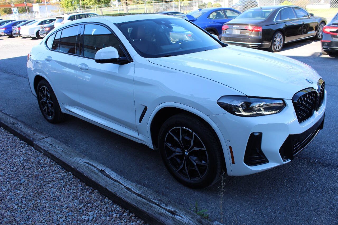 Used 2024 BMW X4 xDrive30i w/ Premium Package AWD/4WD image 5
