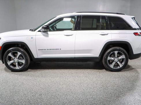 Used 2023 Jeep Grand Cherokee 4WD 4xe w/ Luxury Tech Group II image 10