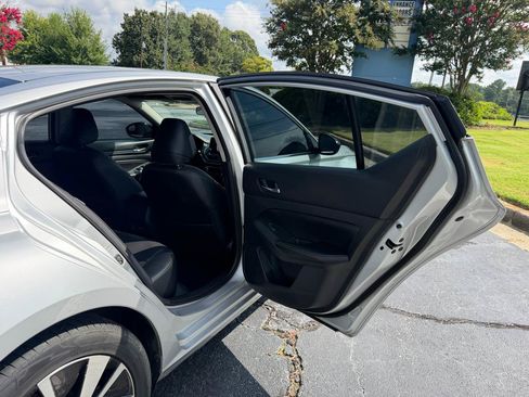 Used 2019 Nissan Altima 2.5 SR FWD image 14