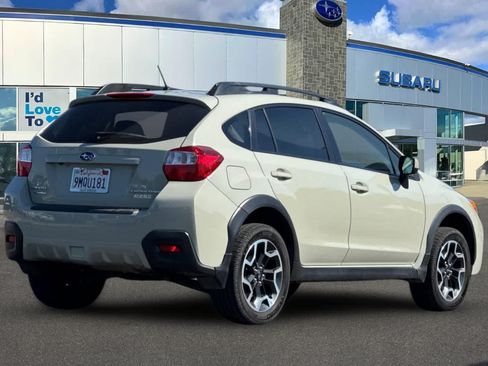 Used 2017 Subaru Crosstrek 2.0i Premium w/ Popular Package #2 AWD/4WD image 2