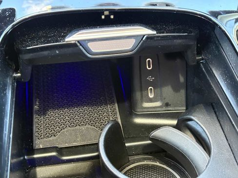 Used 2025 Mercedes-Benz GLC 300 image 17