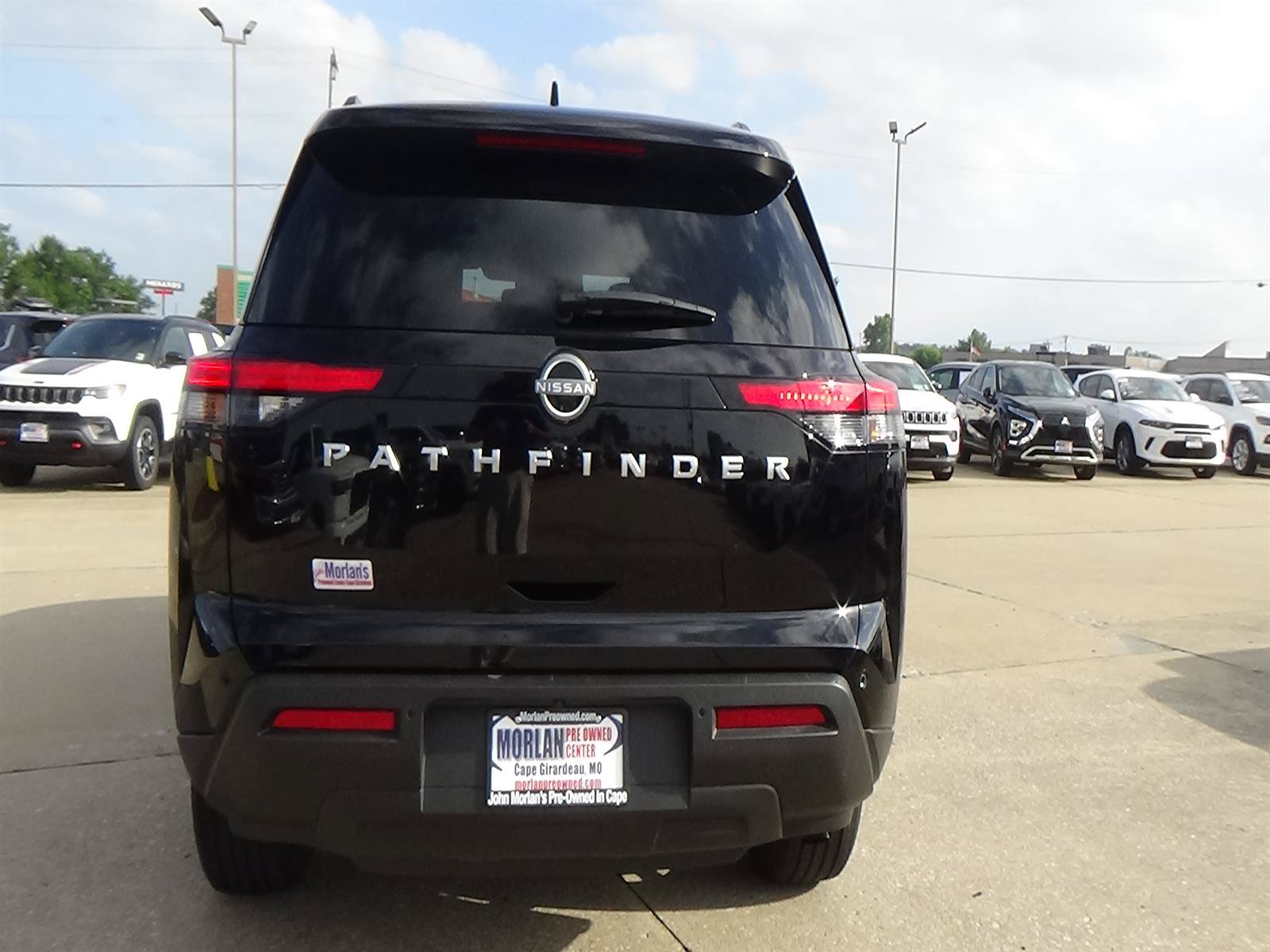 Used 2025 Nissan Pathfinder SV FWD image 7
