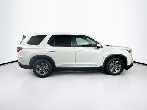Used 2025 Honda Pilot EX-L image 10