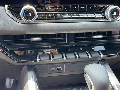 New 2025 GMC Canyon Elevation w/ Convenience Package image 19