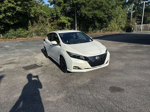 Certified 2024 Nissan Leaf SV Plus FWD image 3