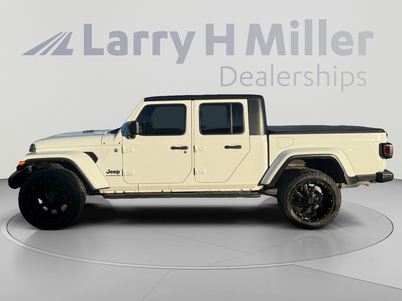 Used 2021 Jeep Gladiator Sport AWD/4WD image 2