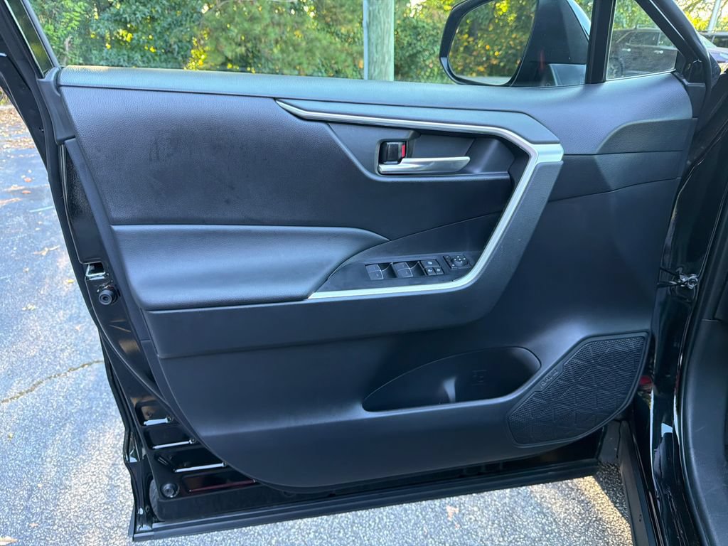 Used 2023 Toyota RAV4 XLE w/ Convenience Package FWD image 10