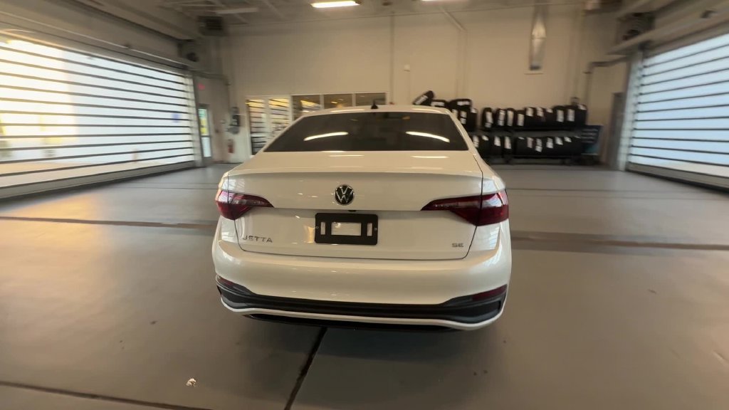 Used 2024 Volkswagen Jetta SE FWD image 5