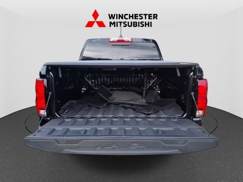 Used 2024 Chevrolet Colorado Z71 w/ Z71 Convenience Package 2 image 7