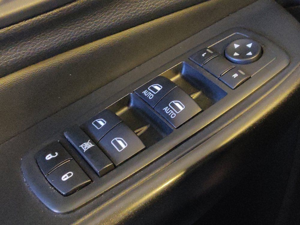 Used 2019 Jeep Cherokee Trailhawk AWD/4WD image 27