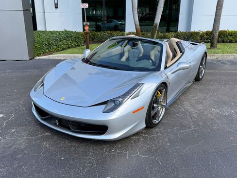 Used 2012 Ferrari 458 Spider image 9