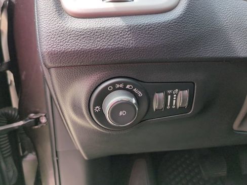 Used 2019 Jeep Compass Latitude image 13