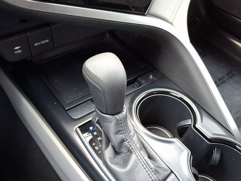 Used 2019 Toyota Camry LE w/ Convenience Package FWD image 13