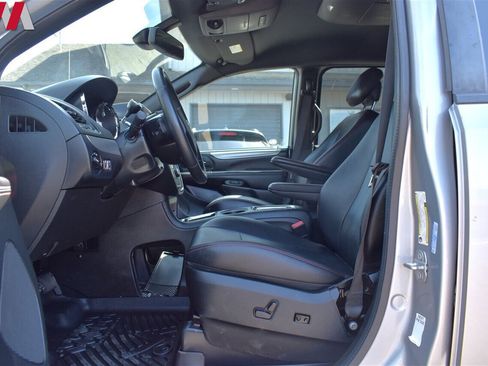 Used 2019 Dodge Grand Caravan GT image 10