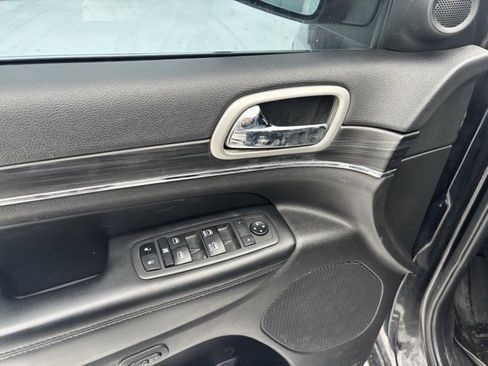 Used 2021 Jeep Grand Cherokee Limited image 9