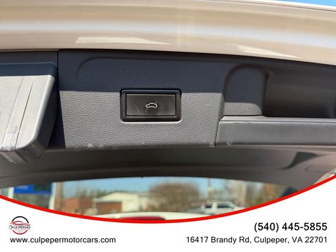 Used 2018 Volkswagen Atlas SE w/ R-Line Package image 14