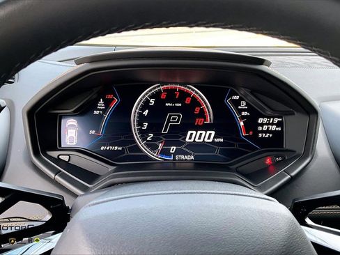 Used 2020 Lamborghini Huracan EVO image 19