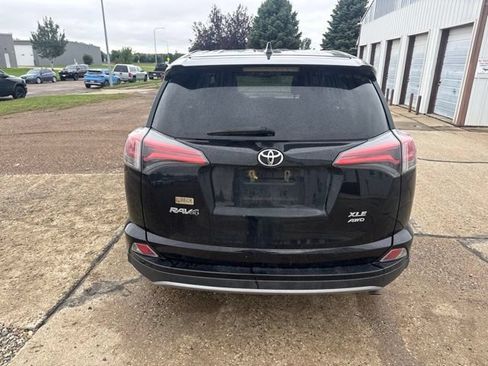 Used 2018 Toyota RAV4 XLE AWD/4WD image 10
