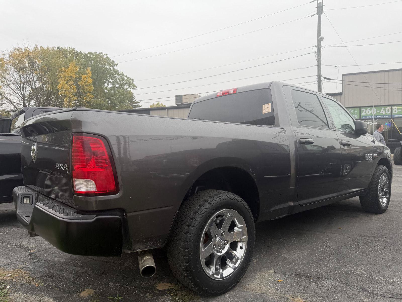 Used 2021 RAM 1500 Classic SLT AWD/4WD image 2