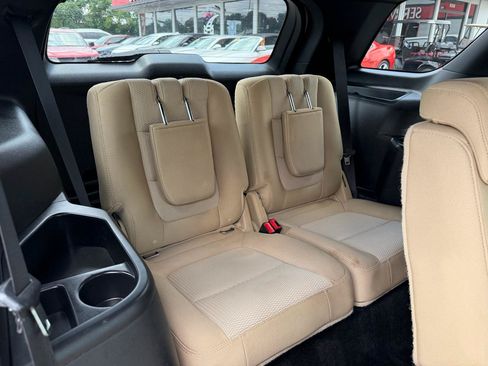 Used 2017 Ford Explorer XLT FWD image 11