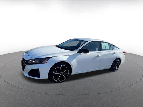 Used 2025 Nissan Altima 2.5 SR image 8