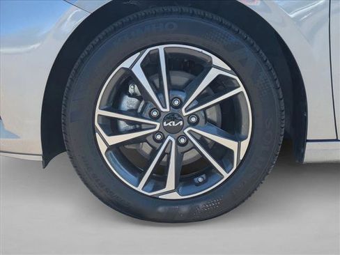Used 2024 Kia Forte LXS w/ LXS Technology Package FWD image 22