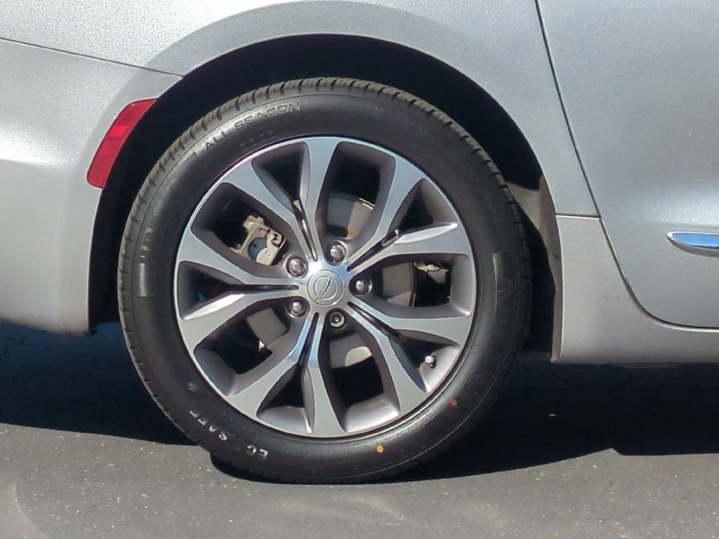 Used 2020 Chrysler Pacifica Limited FWD image 9