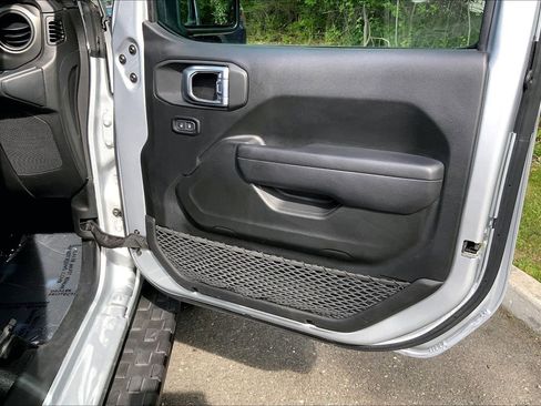 Used 2023 Jeep Gladiator Sport AWD/4WD image 19