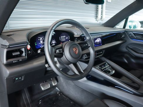 Certified 2025 Porsche Macan 4S Electric image 4