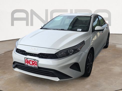 Certified 2024 Kia Forte LXS FWD image 4
