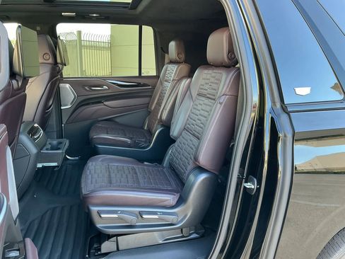 Used 2023 Cadillac Escalade ESV Sport Platinum AWD/4WD image 19