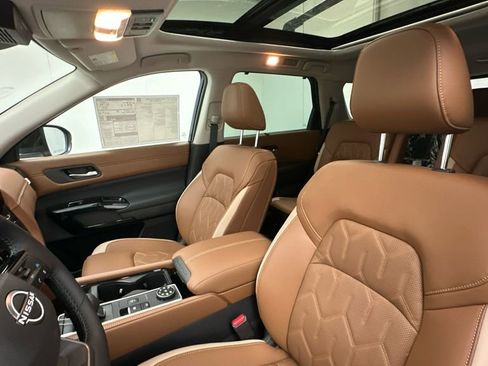 New 2026 Nissan Pathfinder Platinum AWD/4WD image 8