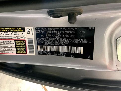 Used 2017 Toyota Sienna SE w/ SE Preferred Package FWD image 32