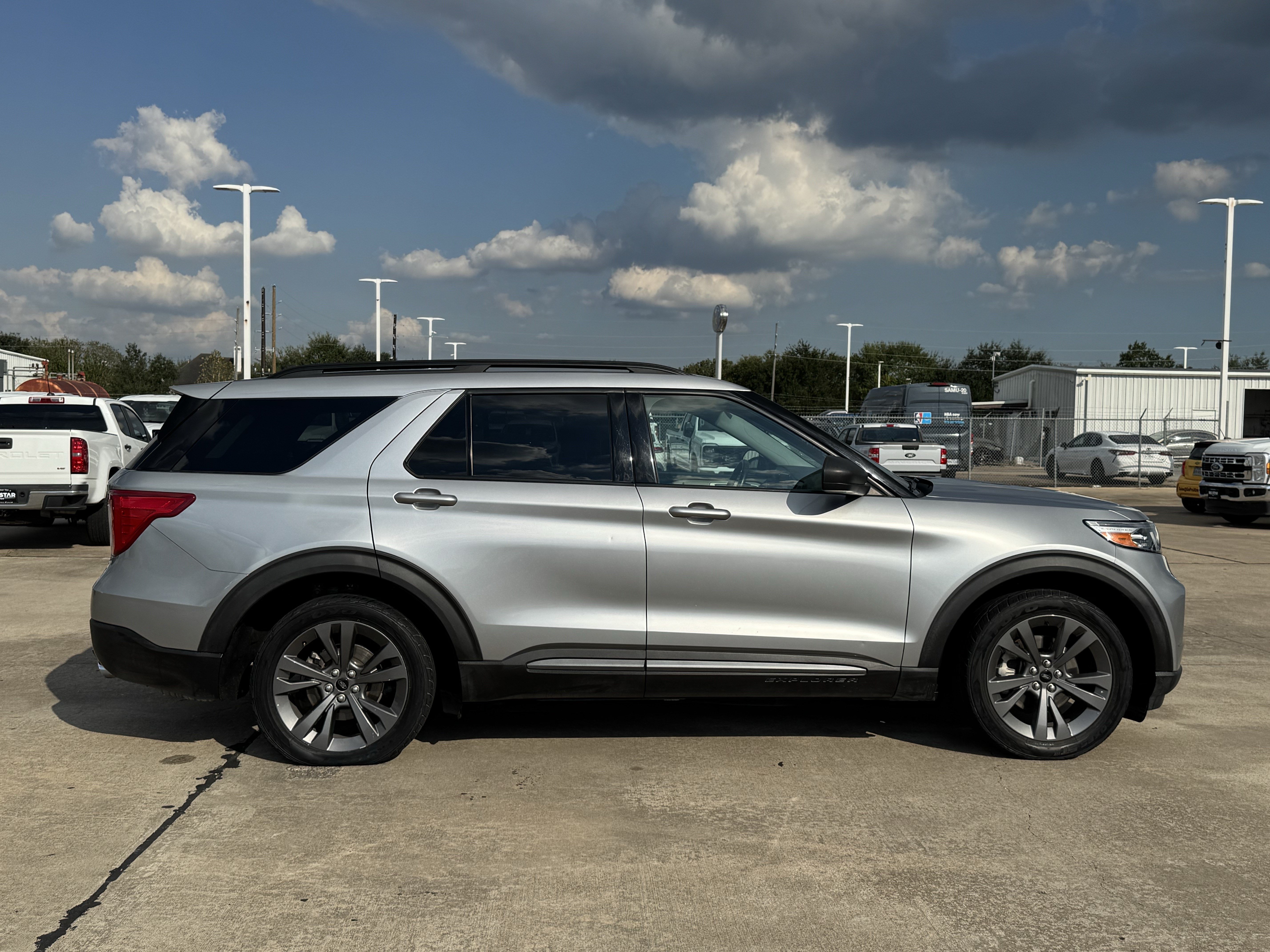 Used 2021 Ford Explorer XLT w/ Equipment Group 202A RWD image 5