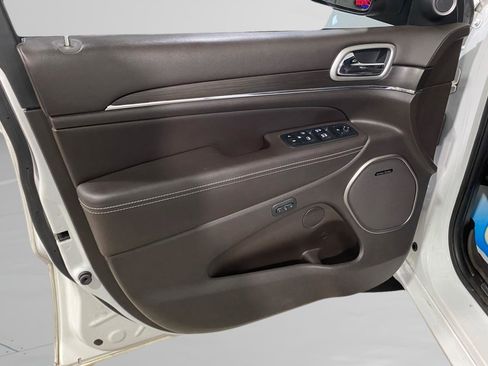 Used 2018 Jeep Grand Cherokee Overland image 19