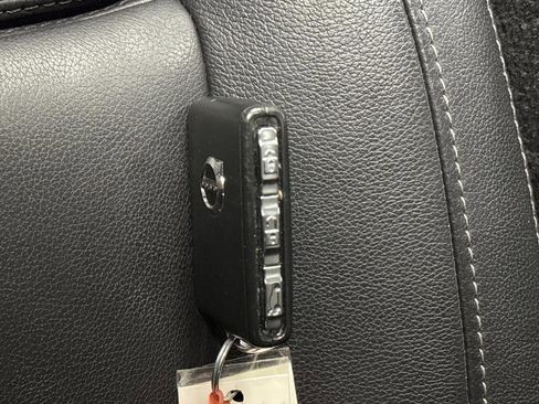 Used 2024 Volvo XC40 B5 Plus w/ Climate Package image 27