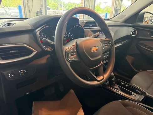 Used 2023 Chevrolet TrailBlazer LS FWD image 11