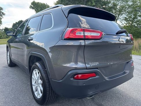 Used 2016 Jeep Cherokee Latitude w/ Safety/Convenience Group FWD image 3
