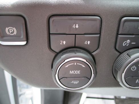 Used 2025 Chevrolet Silverado 2500 LT w/ Convenience Package AWD/4WD image 13