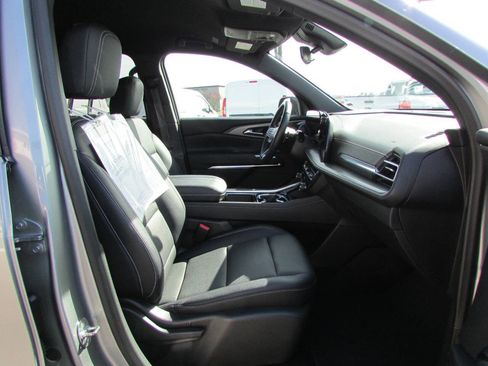 Used 2025 Chevrolet Traverse LT image 18