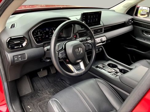 Used 2025 Honda Pilot Elite image 16