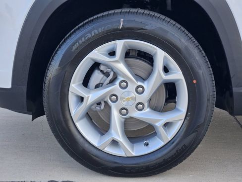 New 2026 Chevrolet Trax LS w/ LS Convenience Package FWD image 12