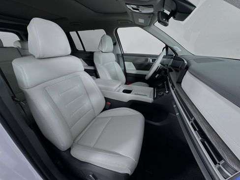 Used 2025 Hyundai Santa Fe Limited image 29