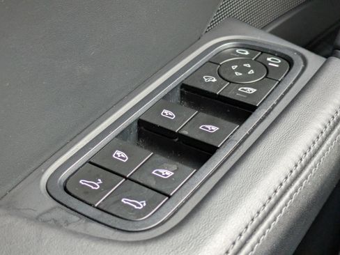 Used 2024 Porsche Cayenne AWD/4WD image 25